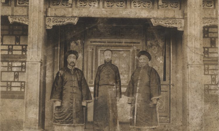 民国初期老照片溥仪与帝师陈宝琛.朱益藩合照缩略图
