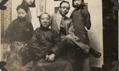 民国初年老照片溥仪与父亲及妹妹弟弟们合影缩略图